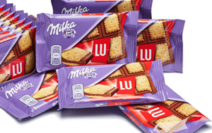 Milka LU Mini Tableta de Chocolate con Leche de los Alpes Cubierta con Galletas LU Formato Bolsillo - Pack de 20 x 35g